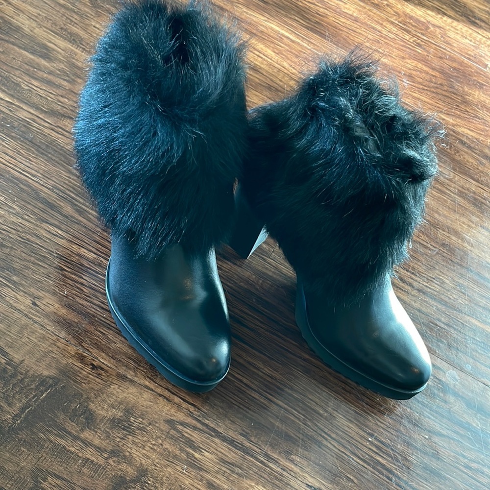 Johnston and Murphy black Cuff Booties with faux fur
